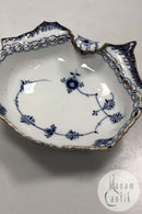 Royal Copenhagen Musselmalet Helblonde Asiet No 1/1075. Med guldkant