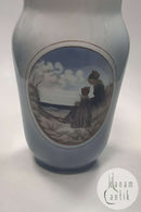 Royal Copenhagen Vase No 4384 med Fanø Piger