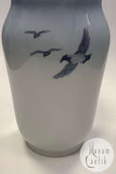 Royal Copenhagen Vase No. 2776/1217 med Landskab og fugle