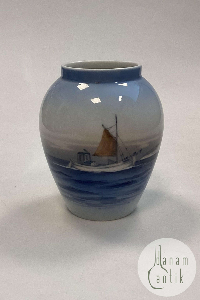 Lyngby Porcelæn Vase med Fiskekutter No. 74-2