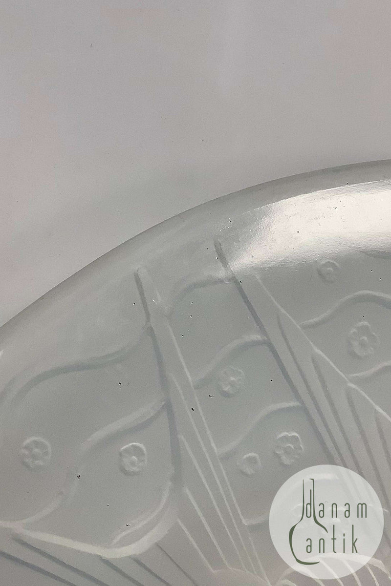 Fransk Kunstglas fad af Pierre d'Avesn med svaler