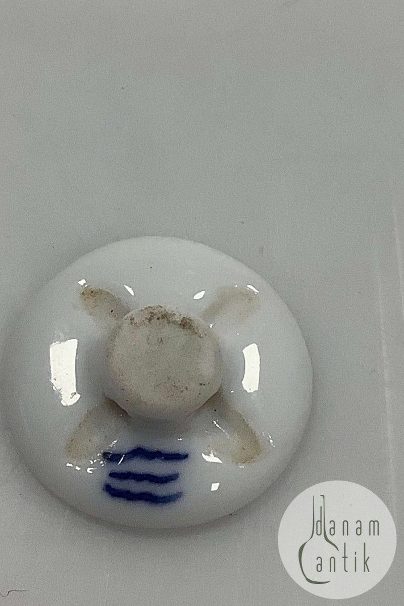 Royal Copenhagen Antik Knap i overglasur med Blomst 1