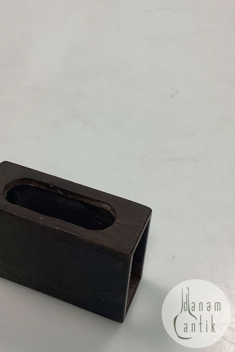 Tændstikæske i træ med sølvindlæg af kortkulør