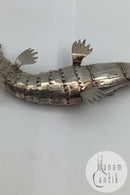 Alligator / Crocodile in silver with movable joints. Red flus eyes