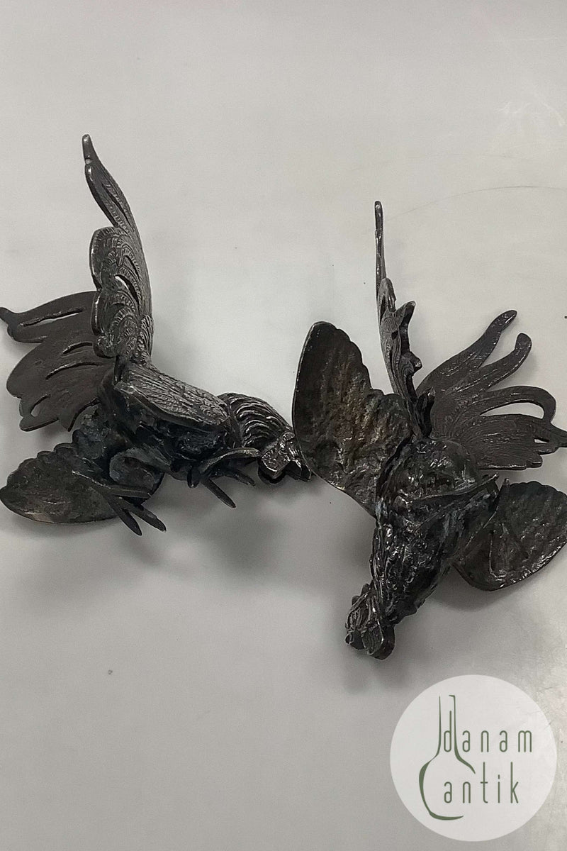 Sølvplet Ormamental Figurer af Hane og høne der slås