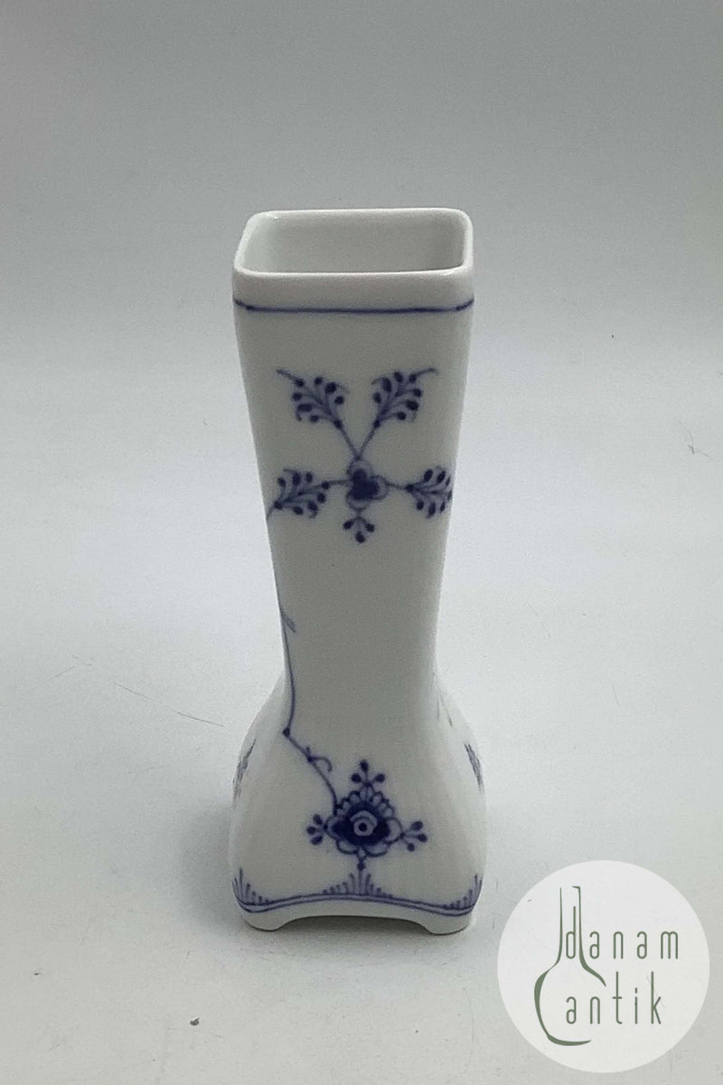 Royal Copenhagen Musselmalet Riftet vase No 438