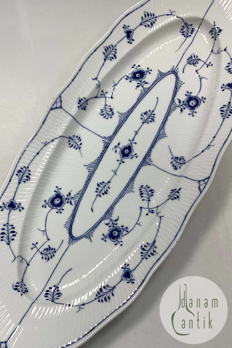 Royal Copenhagen Musselmalet Riflet Stort aflangt Fiskefad No. 105