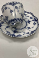 Royal Copenhagen Musselmalet Helblonde Mokkakop på fødder med Underkop No. 1037