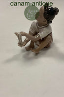 Dahl Jensen Figur Pige med perler Perlesælger No. 1353