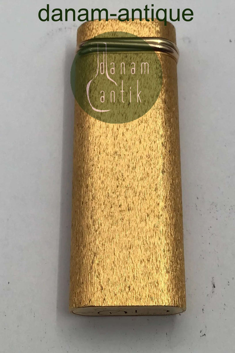 Cartier Lighter "Les must de Cartier" Forgyldt Bark Finish&nbsp;