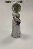 Royal Copenhagen Figur No. 3539 Pige med Dukke