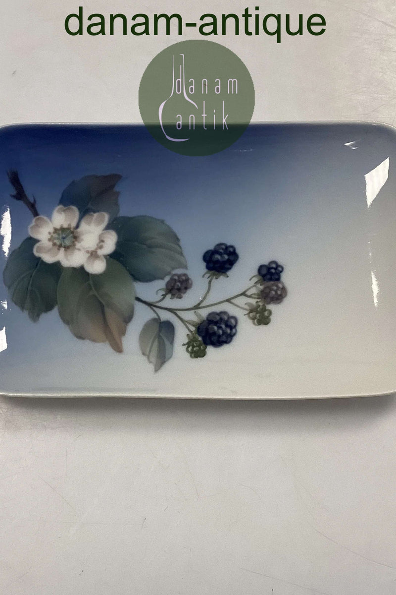 Royal Copenhagen Skål med Brombærgren No. 288/861