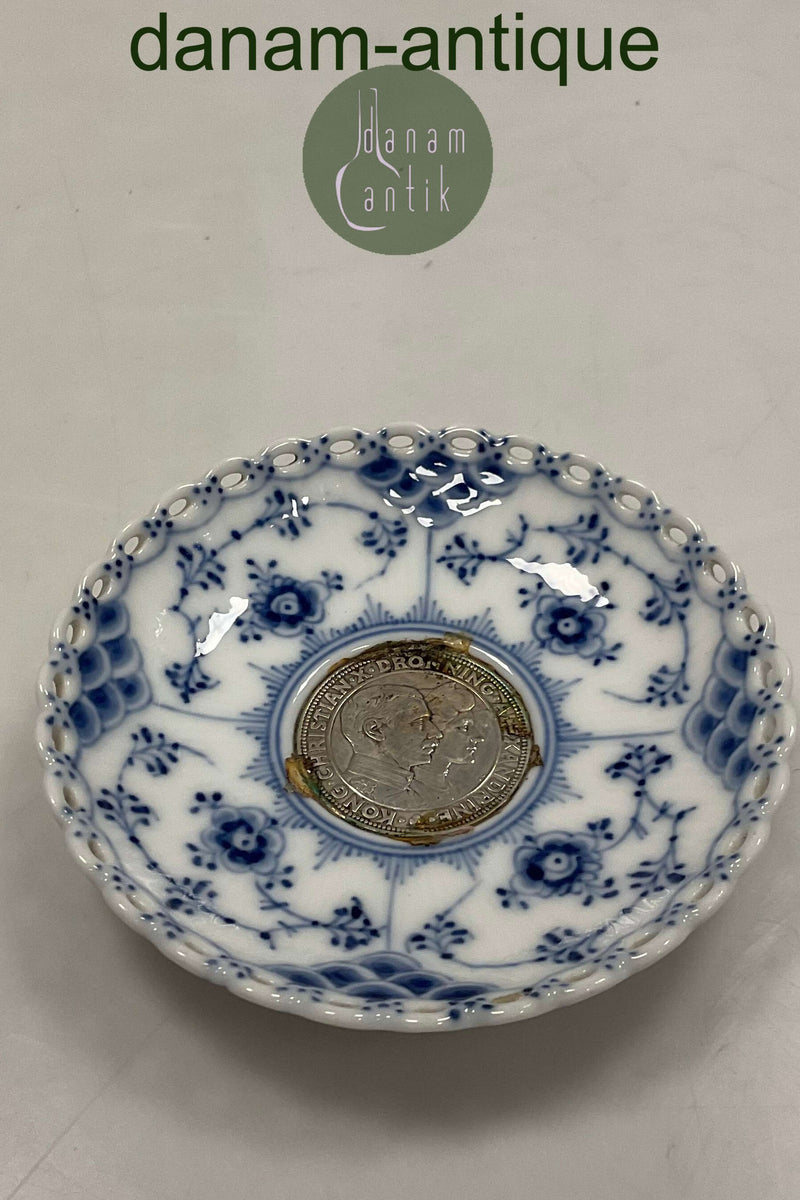 Royal Copenhagen  Musselmalet Helblonde Askebæger / Platte med Sølvmønt No 1/1009