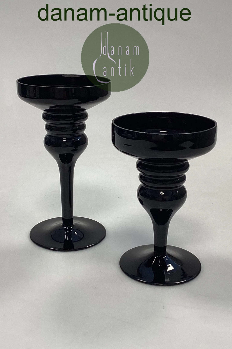 Et par Lysestager i sort glas