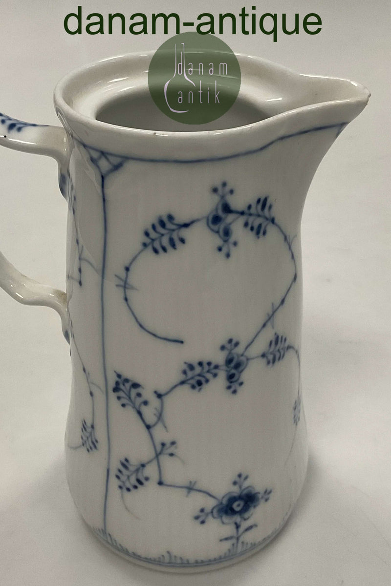 Royal Copenhagen Musselmalet riflet kande No. 32