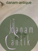 罗森塔尔说谎的黑白牛塑像。