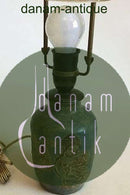 炻器花瓶安装成灯。设计者：Bode Willumsen