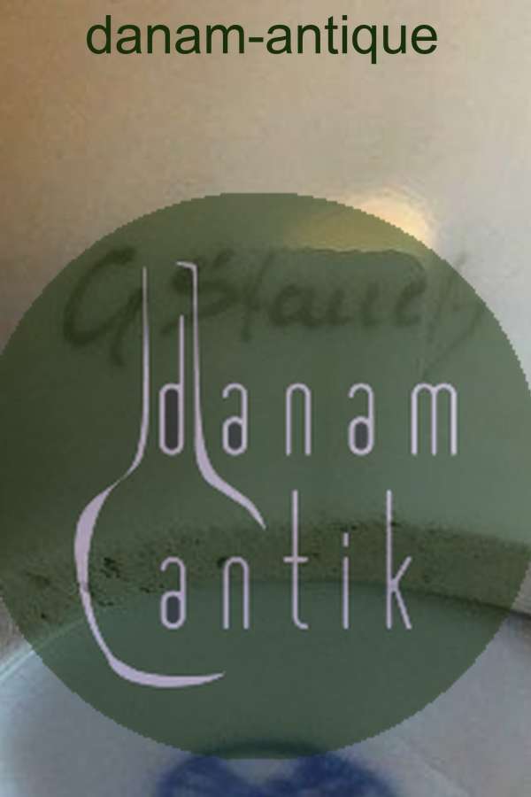 Heubach Lichte Vase dekoreret med to sommerfugle PMN