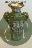 Beautifull little english vase with gold and flowers