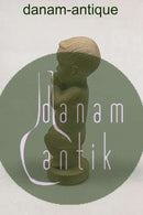 Sv. Lindhart Figur af terracotta. "Ikke tale" fra serien de tre dyder