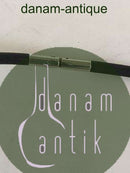 Georg Jensen Sterling Sølv Torun Continuity Vedhæng No 2004 påsat Kæde af sort gummi materiale.