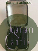 Gammel Boks til guld eller sølv fingerbøl. Udført i læder.