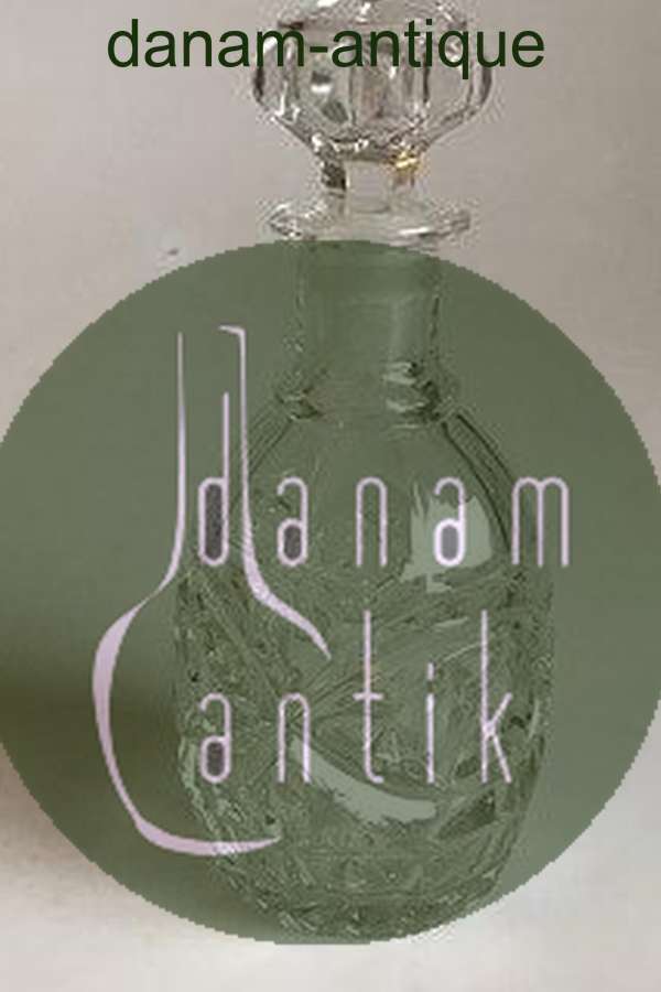 Karaffel af presset glas