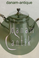 シルバープレート製の水差し、ヒンジ式の蓋、DSBのロゴ入り。