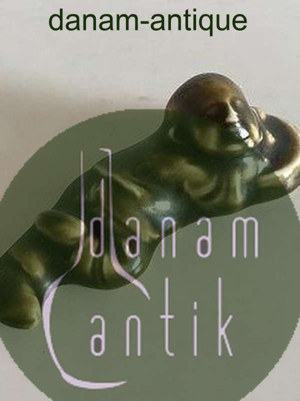 Royal Copenhagen Stentøjs Figur af Lille liggende Budda Dreng. Prøve Glasur