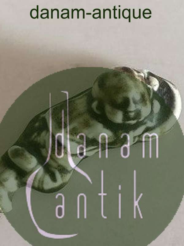 Royal Copenhagen Stentøjs Figur af Lille liggende Budda Dreng. Prøve Glasur