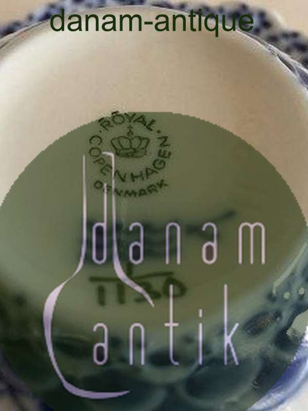 Royal Copenhagen Musselmalet Helblonde Tekop med underkop No 1130