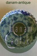 Royal Copenhagen Musselmalet Helblonde Kerzenhalter mit montierter 2-Kronen-Münze mit Frederik IX und Königin Ingrid&