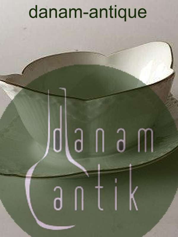 Royal Copenhagen Tradition Hvid Halvblonde m. Guldkant Sauceskål på Fad No 587