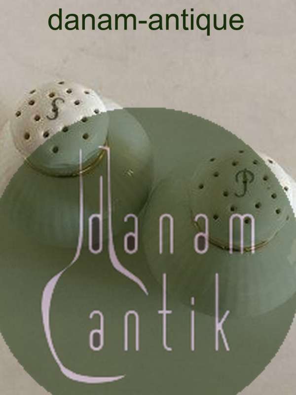 Royal Copenhagen Tradition Hvid Halvblonde m. Guld Salt & Peber Sæt No. 711/712