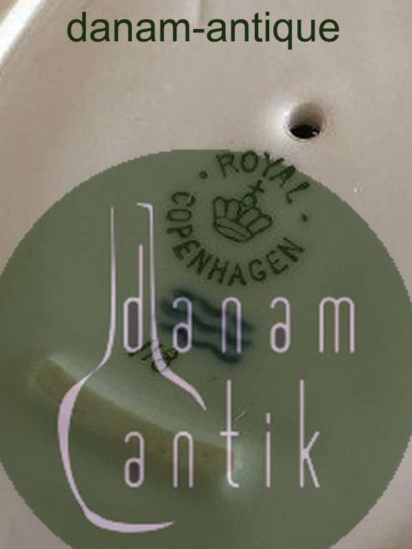 Royal Copenhagen No 118 Sauceboat with Handles w. Golden Peacock Feather Ornament