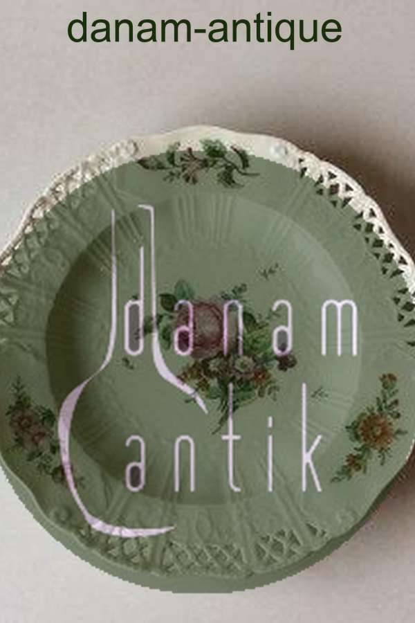 Royal Copenhagen Saksisk Blomst Middags-/Frugttallerken i luksusmodel med gennembrudt kant.