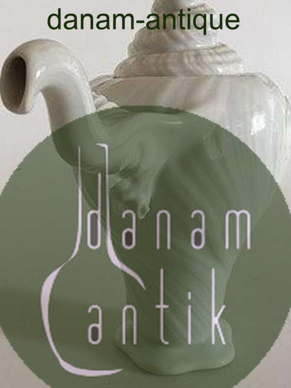 Royal Copenhagen Hvid Konkylie Kaffekande No. 14181