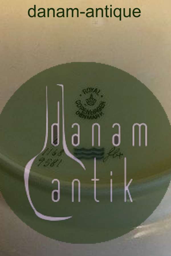 Royal Copenhagen Fish Service No 1168 Dinner Plate No 6/1168/9581