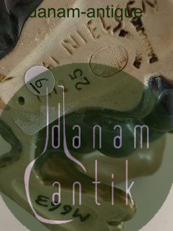 Kai Nielsen Stentøjsfigur no. 25 Mand med Druer