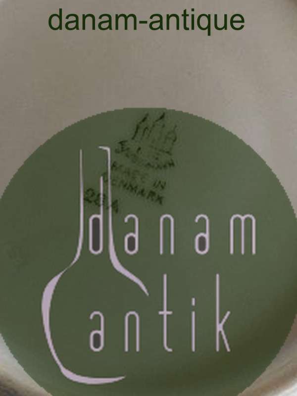 Bing Grondahl Egmont Side Plate No 28A。白色带酒红色边缘和金线