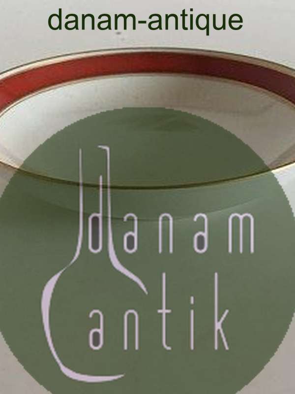 Bing Grondahl Egmont深盘/碗22号。白色带酒红色边缘和金线