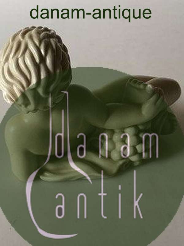 Royal Copenhagen Sjælden figur af nøgen dreng i jern porcelæn