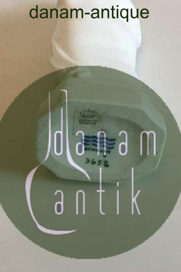 Royal Copenhagen Blanc de Chine Madonna med barn No 3658 PMN