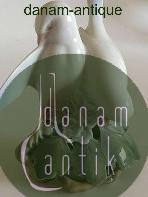 Royal Copenhagen Figur af To Duer No 402