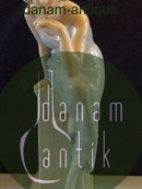 皇家哥本哈根图：坐在石头上的女人 No 568