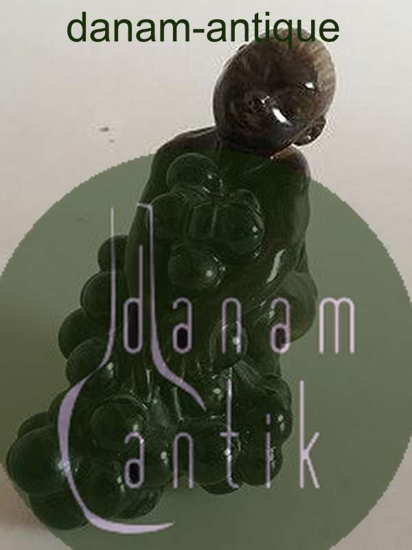 Bing & Grøndahl Stentøjs figur dreng med druer af Kai Nielsen