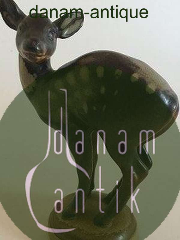 Bing og Grøndahl Stentøjsfigur af Hjort på base No. 1929