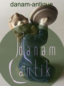 皇家哥本哈根带盖子的女孩小雕像 No 3677