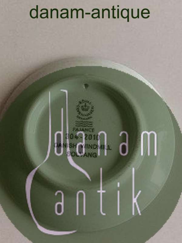 Royal Copenhagen 2010 Plaquette No 304 Vindmølle "Solvang"