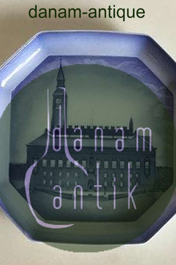 Bing og Grøndahl Alfabet Platte Københavns Rådhus. Designet i 1933-1934 af Ove Larsen